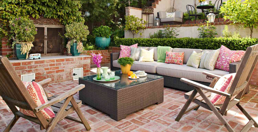 How to Pick the Right Outdoor Furniture for Your Home?